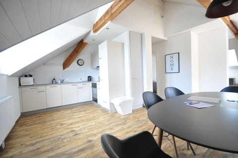 Open plan kitchen dining