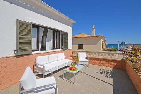 Blanca, bright house near the sea in Son Serra de Marina, Mallorca, perfect for a relaxing holiday.