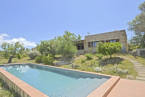 Font, charming country house with pool in Artà, surrounded by Mallorcan nature.