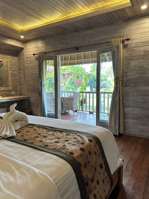 Deluxe Double Room, Balcony | Minibar, in-room safe, desk, laptop workspace