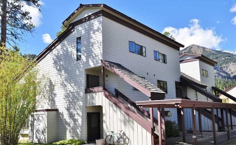 Sarvisberry exterior