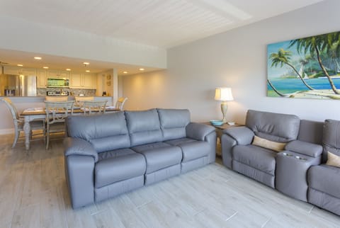 2 Reclinig, Queen pull-out sleeper