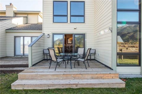 Back Deck w/ Summer Electric Grill