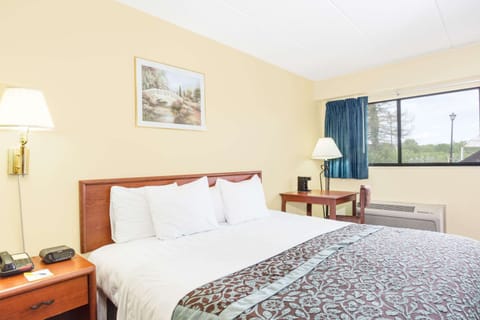 Soundproofing, iron/ironing board, free WiFi, bed sheets