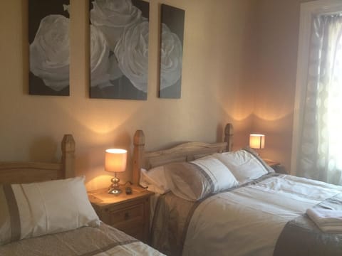 Triple Room, Shared Bathroom | Bed sheets