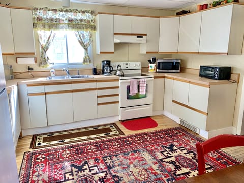 Kitchen and dining room 