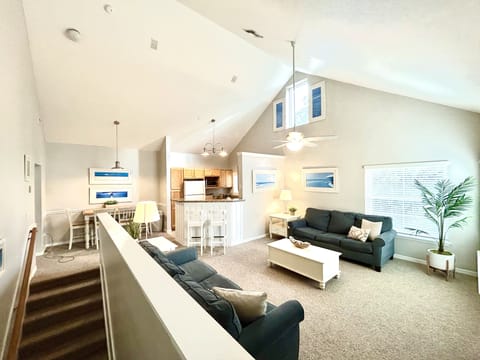 Large Living Room, NEW CARPET and 2 sleeper sofas