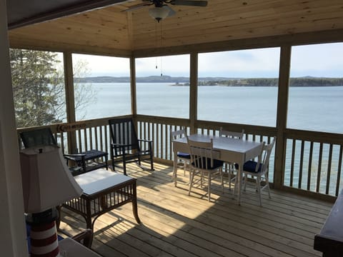 Large screened porch overlooking ocean w/ couch, dining.  Enter from LR or MBR