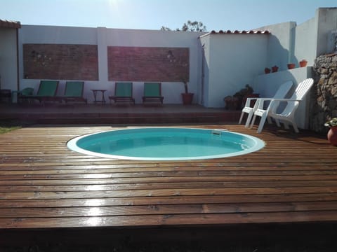 Zona piscina ao pôr do sol