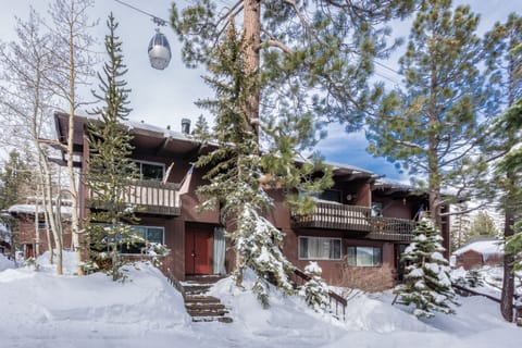 Stylish renovated and clean condo. 5 minutes walk from the Village and gondola