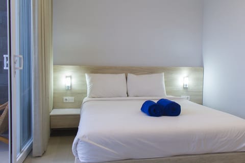 Premium bedding, in-room safe, desk, soundproofing