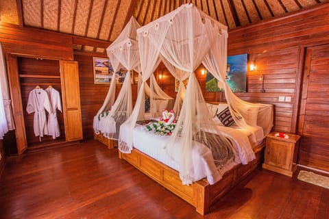 Deluxe Villa (1 Bed Room Villa with Private Pool) | Minibar, in-room safe, desk, laptop workspace