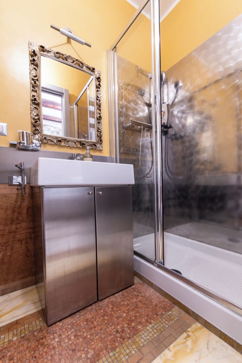 Comfort Room | Bathroom | Shower, hair dryer, bidet