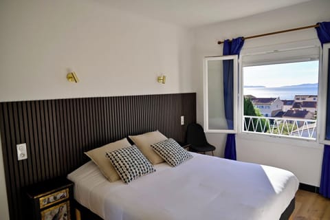 Deluxe Double or Twin Room, Sea View | Premium bedding, in-room safe, individually decorated