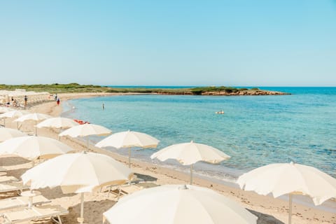 Private beach nearby, white sand, free beach shuttle
