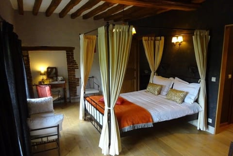 Double Room | Desk, WiFi (free), bed sheets