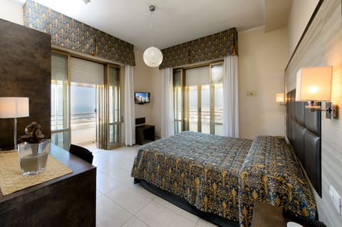 Premium bedding, in-room safe, desk, soundproofing