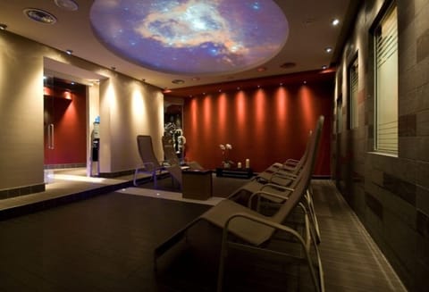 Sauna, hot tub, Turkish bath, body treatments, body wraps, facials