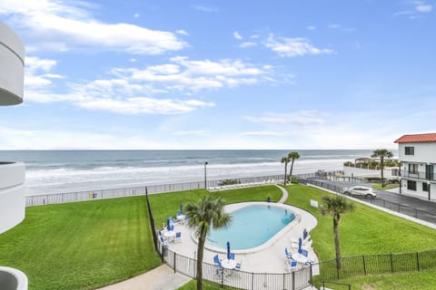 Oceanfront pool