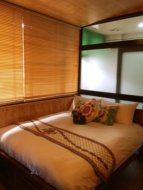 Deluxe Double Room | Desk, free WiFi, bed sheets