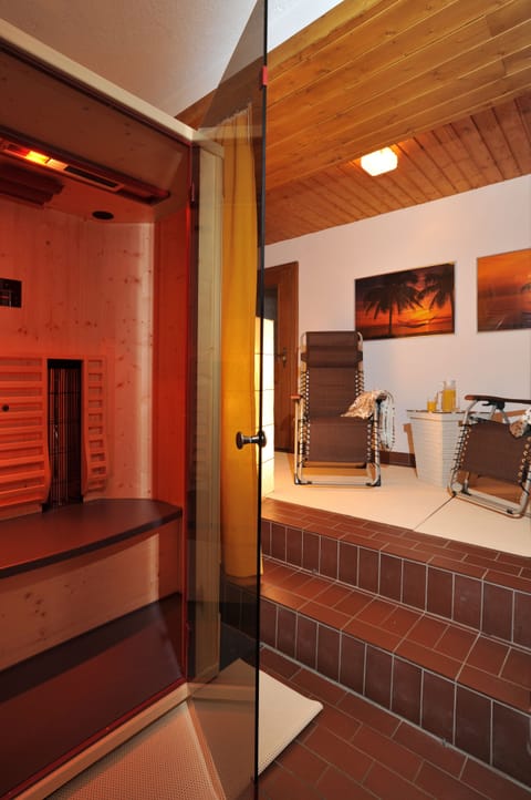 Sauna, 1 treatment room