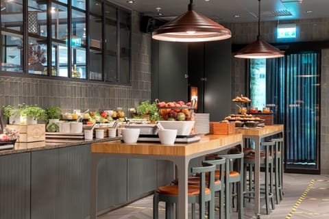 Free daily buffet breakfast