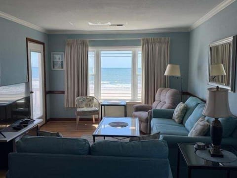 Condo, 3 Bedrooms | Living area