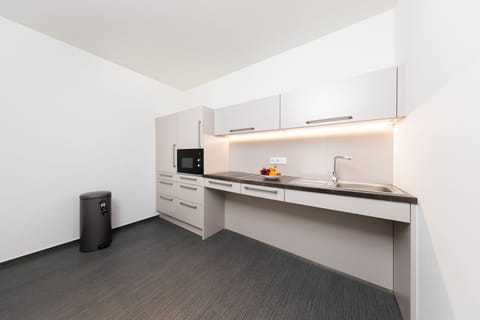 Junior Suite Garden | Private kitchen | Fridge, stovetop, coffee/tea maker, electric kettle