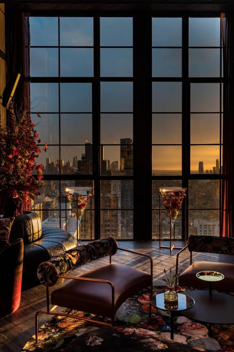 2 bars/lounges, rooftop bar