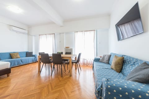 Apartment (Victoria Sun above Metro) | Living area | Flat-screen TV