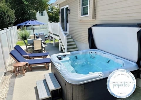 Nothing beats a long soak in the hot tub after a day at the beach! This patio is a true vacation oasis, featuring bubbling jets, comfy lounge chairs for sunbathing, and a nice shaded table for outdoor dining.