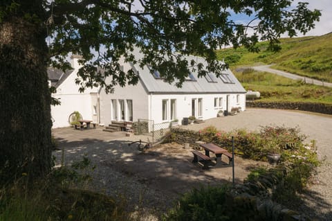 The picnic table and garden area for Barn.
