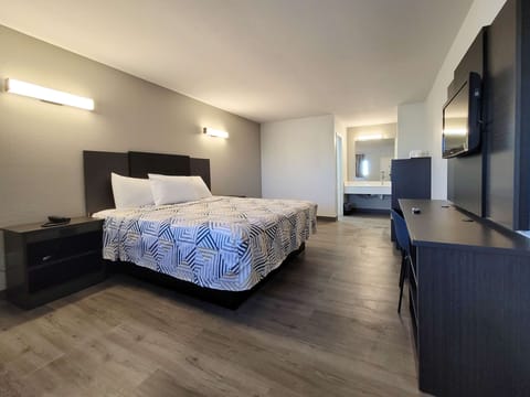 Desk, WiFi (free), bed sheets