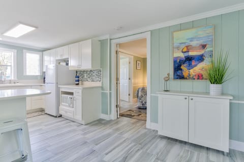 One Bedroom Waterfront Cottage #1821 - No Pets Allowed | Private kitchen | Fridge, microwave, oven, stovetop