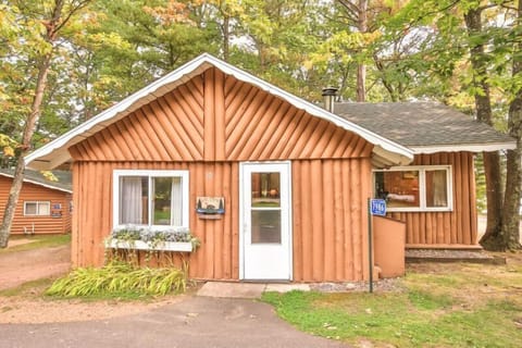 easy access to walk down to the lake