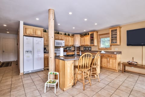 Beautiful kitchen with plenty of space to make entertaining easy