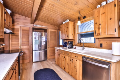 Gorgeous kitchen to entertain in