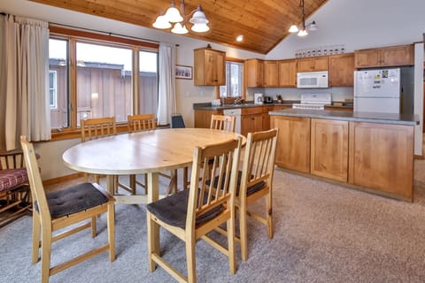 Beautiful open concept dining/kitchen