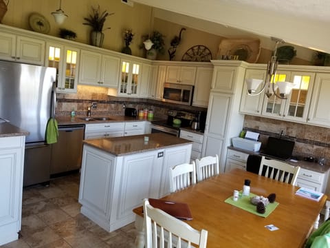 Newly remodeled fully equipped kitchen. Ceramic tile, and granite countertops.
