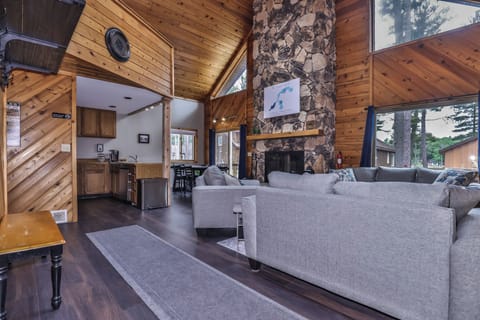 Plenty of room to gather around in