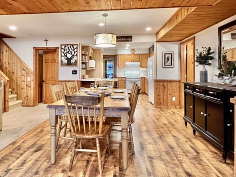 Dinner, drinks then back to the lake!