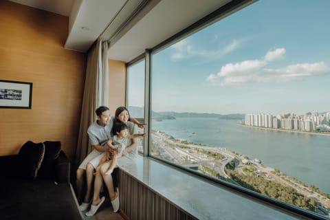 Executive Room, 1 Bedroom, Harbor View | Premium bedding, minibar, in-room safe, desk