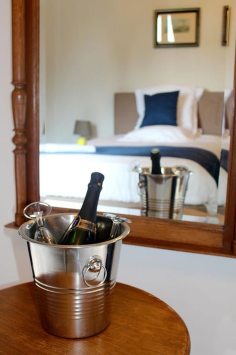 Double Room (4) | Living area