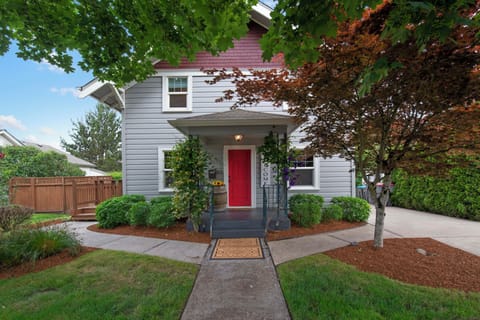 1911 Wine Country Farmhouse | 2-Blocks to McMinnville's Historic Downtown & Third Street | Steps to Chef-Driven Dining & Wine Tasting