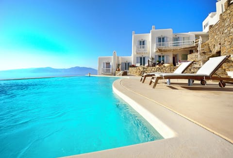 Shared infinity swimming pool 