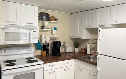 Full size kitchen
