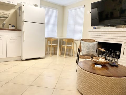 Living Room/Dining Area/Kitchen