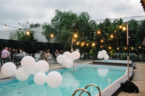 2 outdoor pools