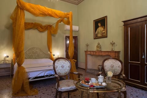 Minibar, in-room safe, individually decorated, individually furnished