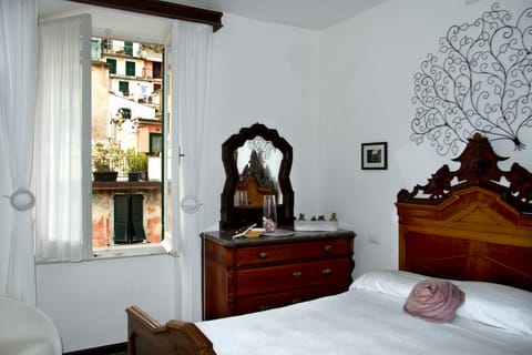 Deluxe Double or Twin Room | In-room safe, desk, free WiFi, bed sheets